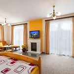 Minor 3* Τσέσκε Μπουντεγιόβιτσε